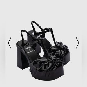 MELISSA + VIKTOR & ROLF Tie Party Heel size 6